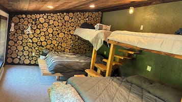 3 bedrooms, free WiFi, bed sheets