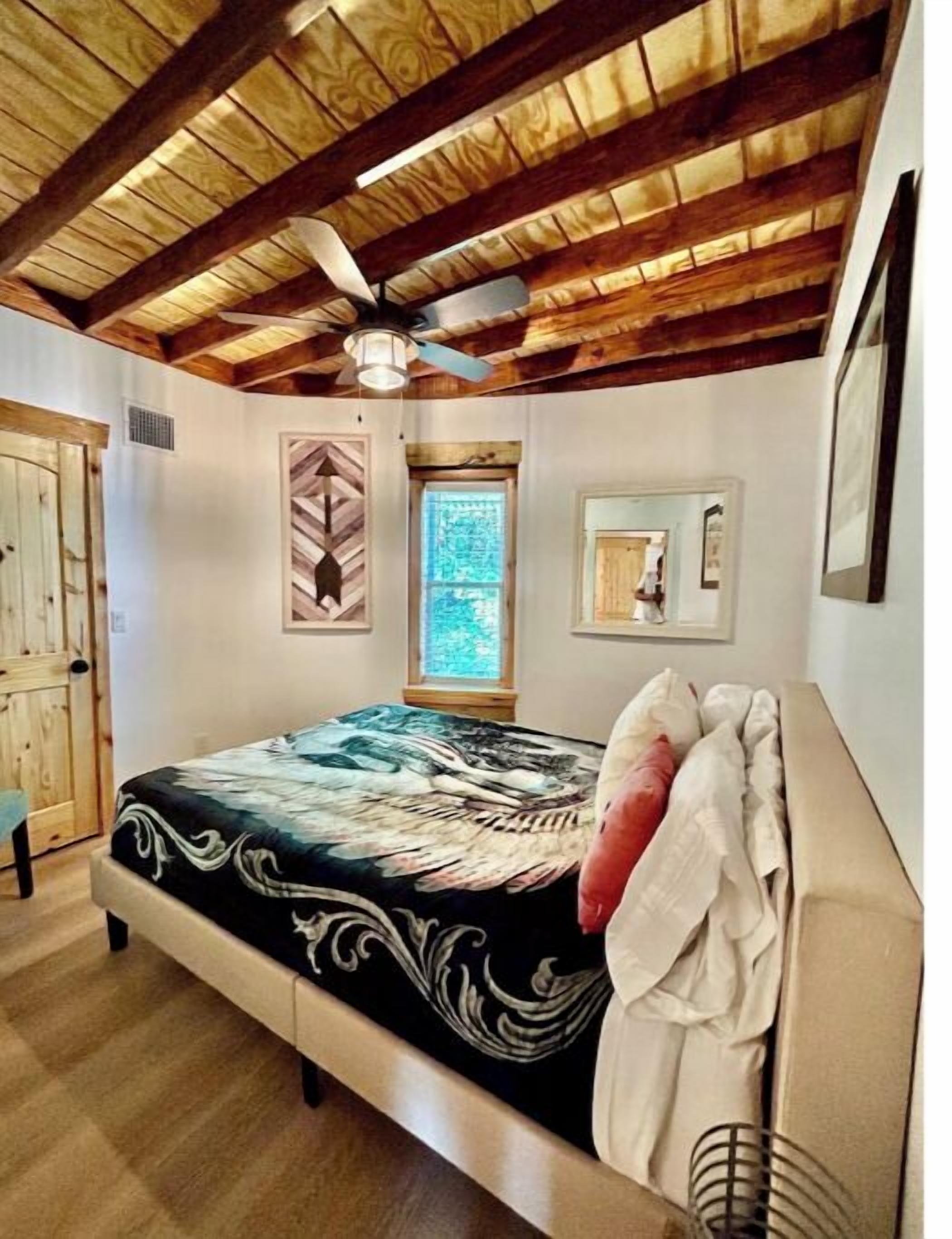 3 bedrooms, desk, iron/ironing board, travel crib