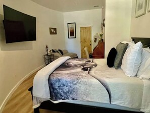 3 bedrooms, desk, iron/ironing board, travel crib