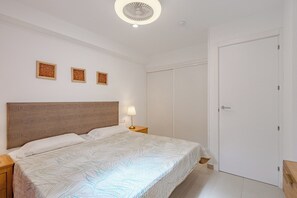 1 bedroom, iron/ironing board, WiFi, bed sheets - Costa Adeje Stunning One Bedroom Apartment (Costa Adeje)