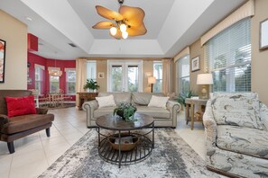 Smart TV, printers - Three Bedroom w/Private Pool with golf cart in gated community (Destin)