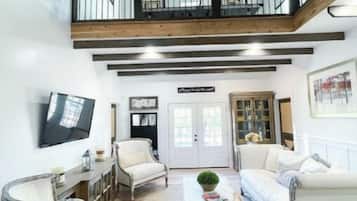 Smart TV, reproductor de DVD, tenis de mesa y libros