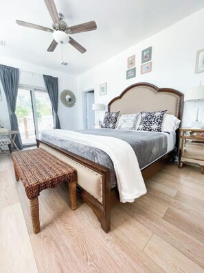 6 bedrooms, desk, iron/ironing board, travel cot