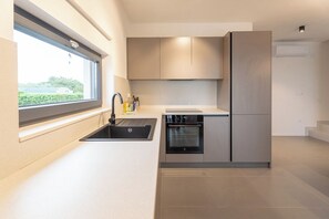 Køleskab, ovn, kogeplade, opvaskemaskine