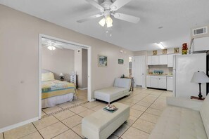 1 dormitorio, tabla de planchar con plancha, wifi y ropa de cama