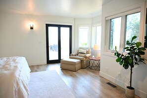 5 dormitoris, escriptori i planxa i posts de planxar 