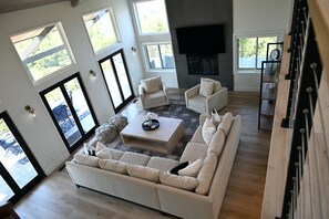 Televisor intel·ligent, llar de foc i estèreo 