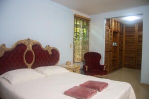 3 slaapkamers, een bureau, een strijkplank/strijkijzer, wifi