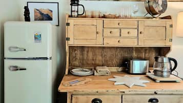 Fridge, coffee/tea maker, electric kettle, toaster