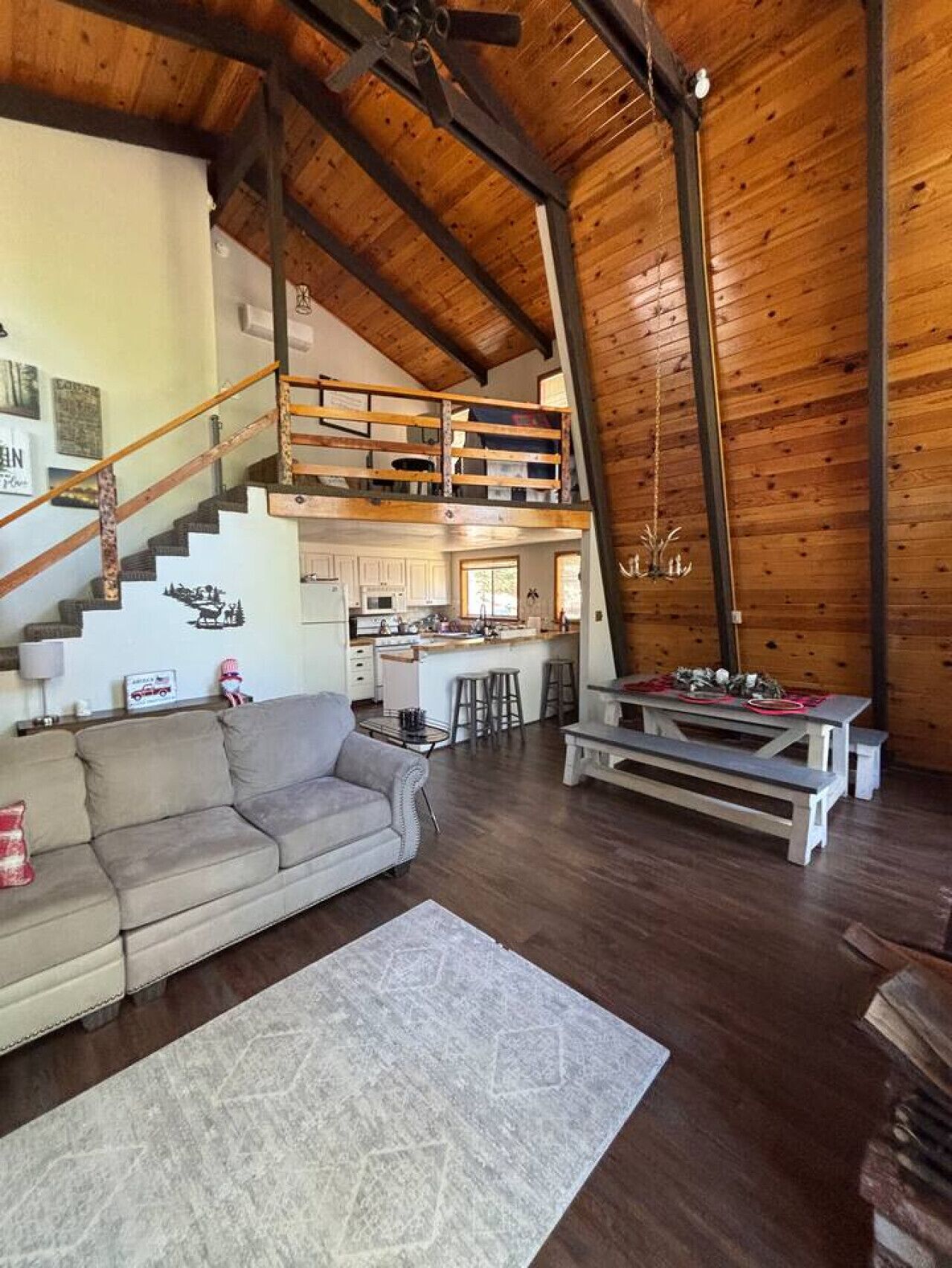 智能电视、壁炉、立体声音响