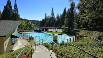 Piscina externa, piscina aquecida