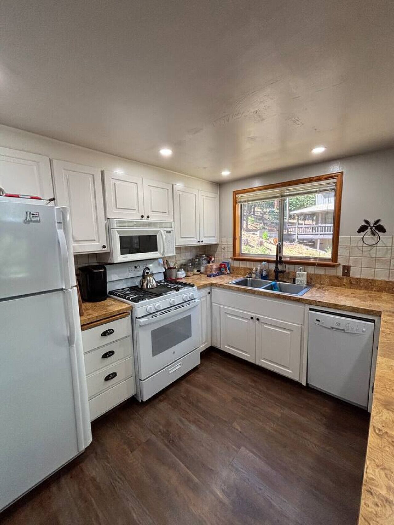 冰箱、微波炉、烤箱、炉灶