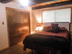 3 slaapkamers, een strijkplank/strijkijzer, reisbedje, gratis wifi