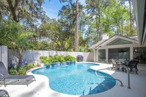 Pool - New on VRBO, Beautifully updated, close to the beach, come make family memories! (Hilton Head Island)