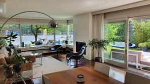 Smart TV, fireplace - Unique Villa With Fantastic View Over the Water (Amsterdam)