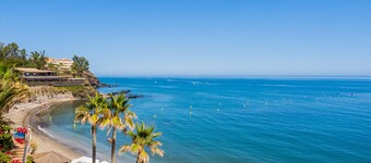 Cubo's Poseidon Apartment 2 & Pool / room / air conditioning / community pool / free wifi