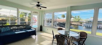 Charming 2-bedroom house in serene Lake Placid with AC, WiFi