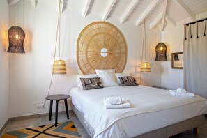 3 dormitoris, caixa forta a l'habitació i escriptori 