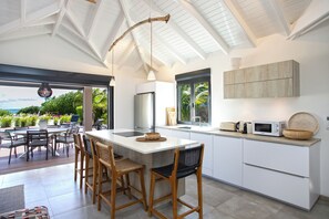 Frigorífic, microones, forn i placa de cuina 