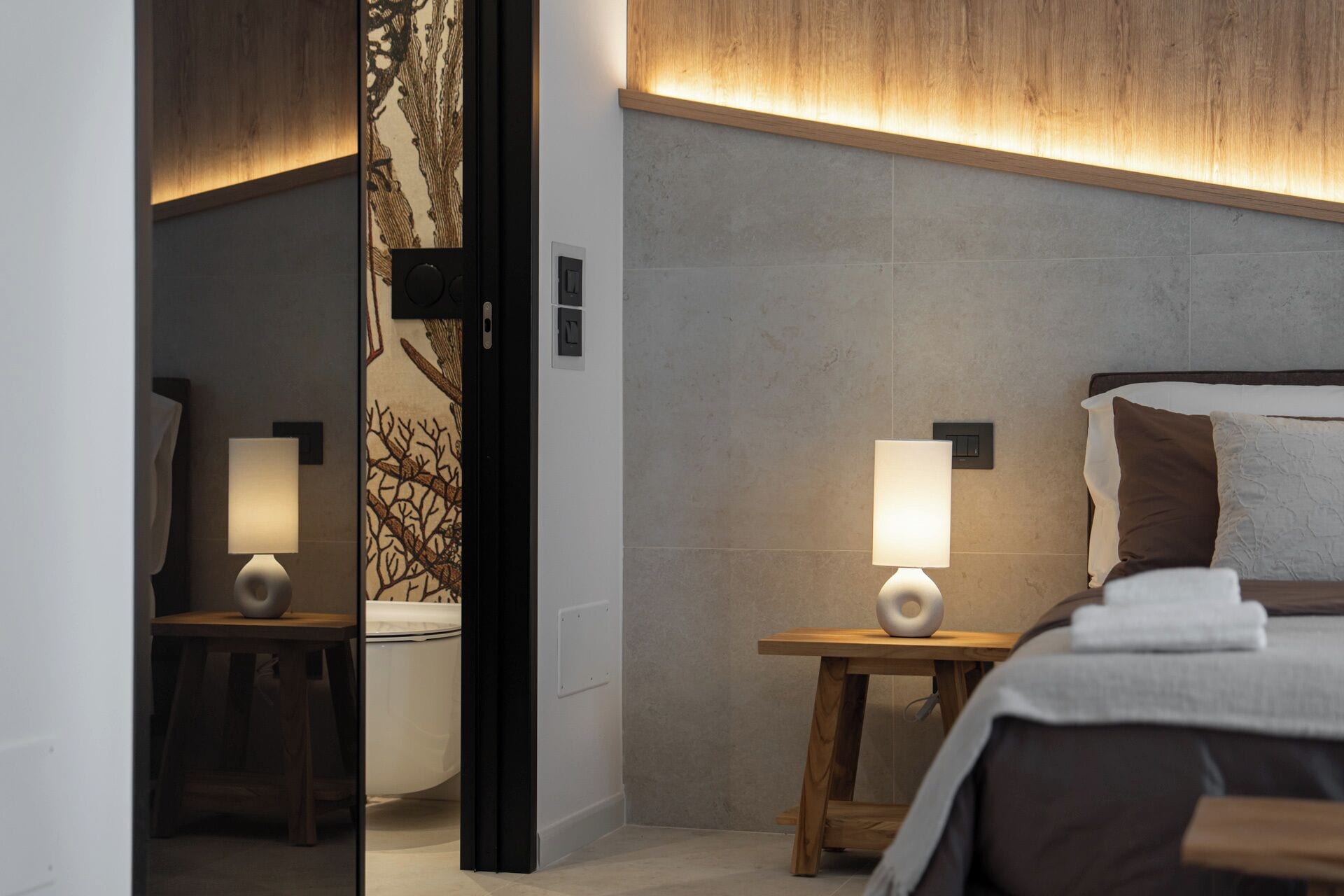 Deluxe-Doppelzimmer, Balkon, Meerblick | Daunenbettdecken, Minibar, individuell dekoriert