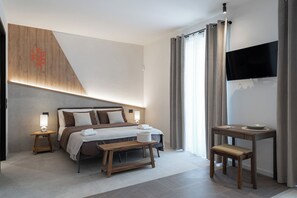 Deluxe tweepersoonskamer, balkon, uitzicht op zee | Donsdekens, een minibar, individueel gedecoreerd