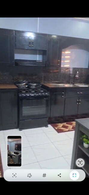 Microwave, oven, stovetop - 2 Bedrooms Fully furnished Apartments with WiFi/Cable TV,AC,Hot Water etc (East Bank)