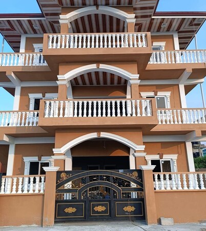 2 Bedrooms Fully furnished Apartments with WiFi/Cable TV,AC,Hot Water etc