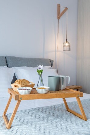 Iron/ironing board, travel cot, WiFi, bed sheets