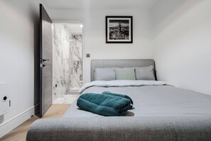 Bügeleisen/Bügelbrett, kostenloses WLAN, Bettwäsche