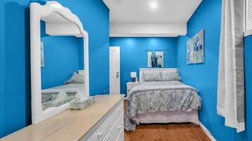 3 bedrooms, desk, iron/ironing board, travel cot