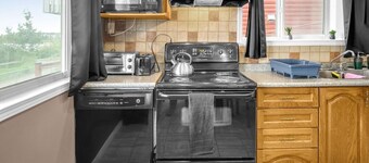 52-3 Bed Suite on Lake Central A/C By Airport