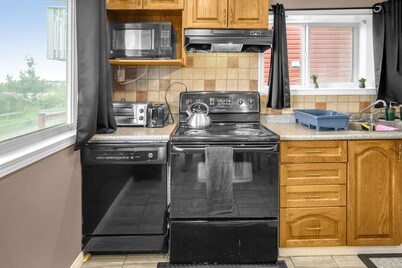 52-3 Bed Suite on Lake Central A/C By Airport