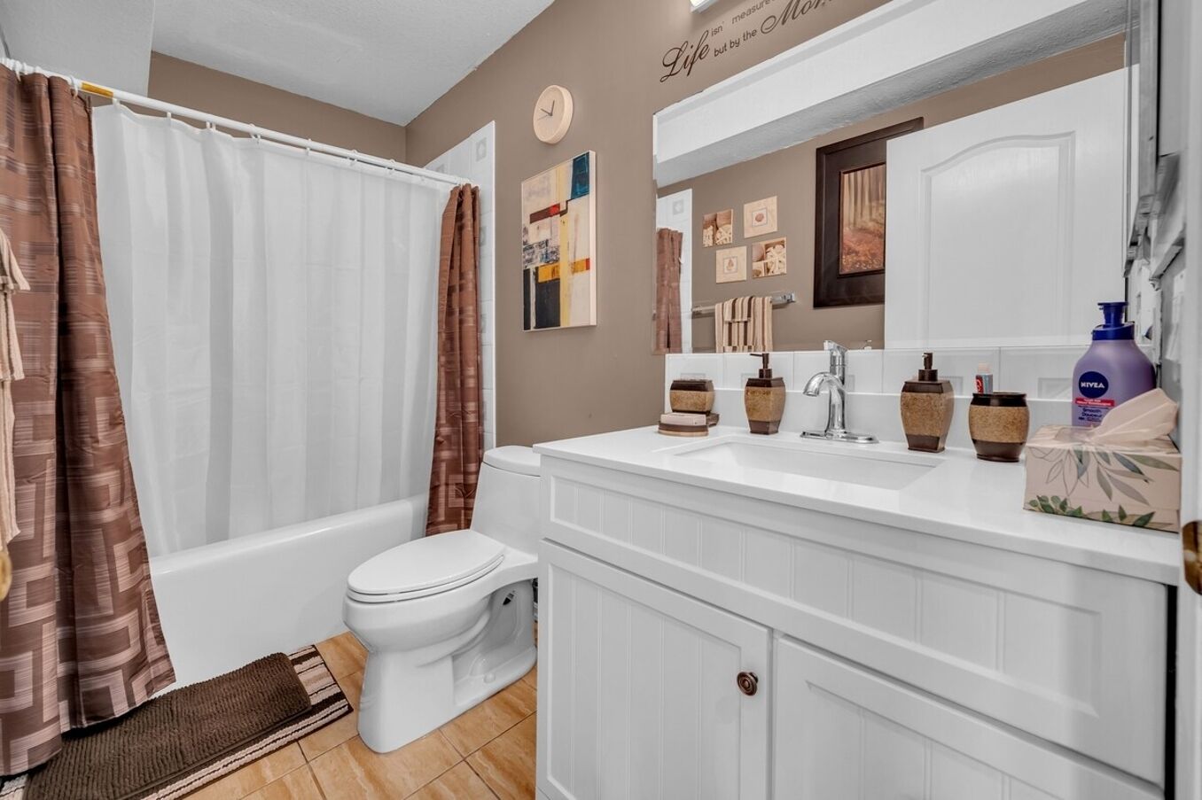 Hair dryer, towels