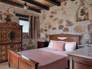 5 chambres, fer et planche à repasser, Wi-Fi, draps fournis