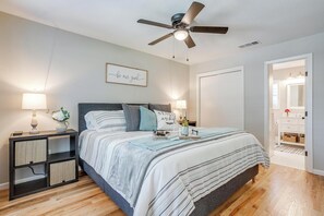 2 quartos, escrivaninha, ferros/tábuas de passar roupa