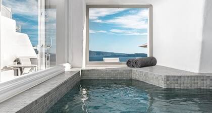 Cave Suite with Hot Tub & Caldera View