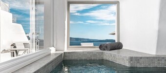 Cave Suite with Hot Tub & Caldera View