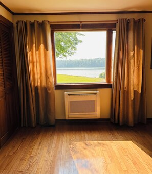 Interior - Charming 3-bedroom cottage in Roque Bluffs with ocean access and fire pit (Roque Bluffs)