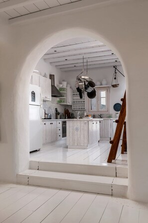 Køleskab, ovn, kogeplade, opvaskemaskine