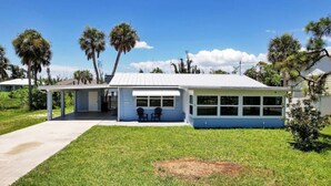 A single-story house with a covered porch, a small patio, and a lawn. - Kayaks & Access to Beach on Matlacha Pass (Saint James City)