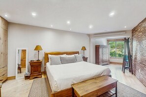 3 habitaciones, tabla de planchar con plancha y acceso a internet
