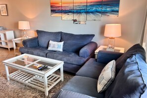 TV, fireplace - Spacious condo with shared pool, beach access, and ocean view (Orange Beach)