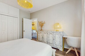 2 bedrooms, iron/ironing board, Internet, bed sheets - Pool-view condo with private balcony, AC, & Washer/Dryer (Santa Rosa Beach)