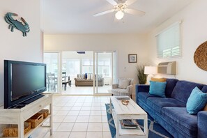 テレビ、テーブルサッカー台