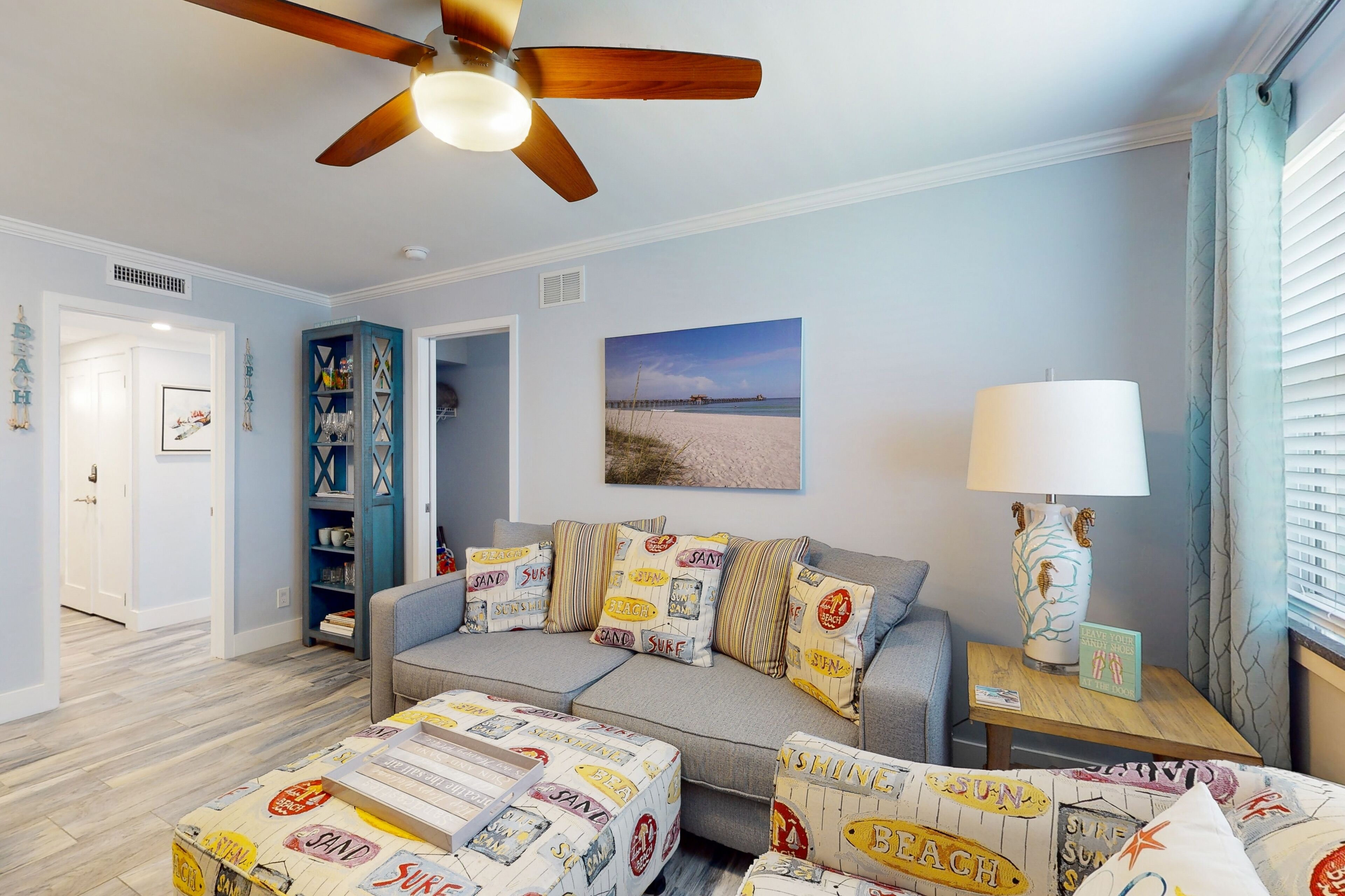 Cozy condo with Wifi-1 block to beach and restaurants