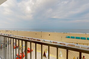 Property grounds - Third-floor, ocean-view condo w/boardwalk views, pool access, washer/dryer & AC (Ocean City)