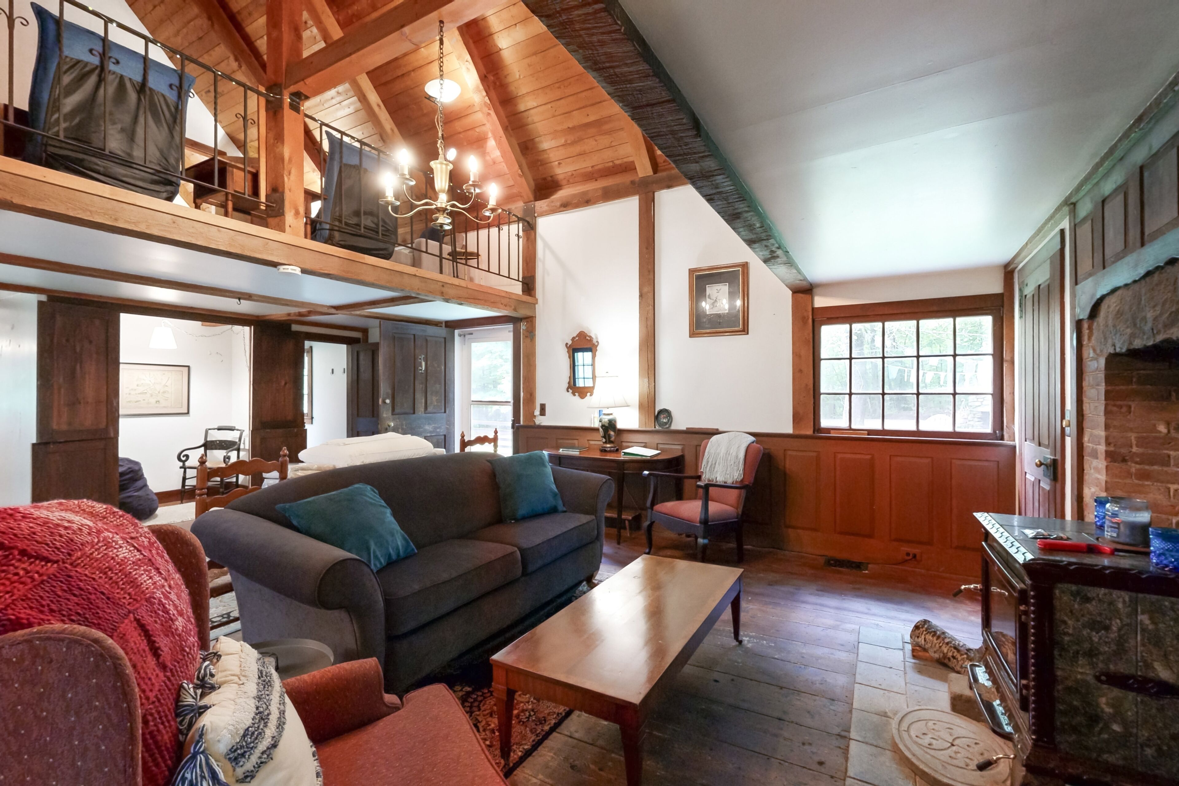 Rustic country home, wifi, firepit, w/d, kitchen, VAST trail, dog-friendly, TV's