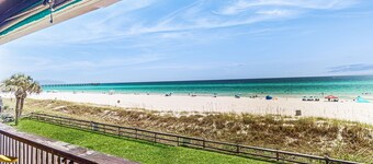 Cozy coastal condo with W/D, shared pool and beach access