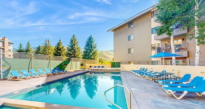 Inviting Avon Condo with Heated Pool, Sauna & Convenient Ski Shuttle