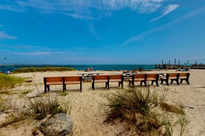 Beach - Beautiful private home near family beach with large yard, screened gazebo, & AC (South Yarmouth)
